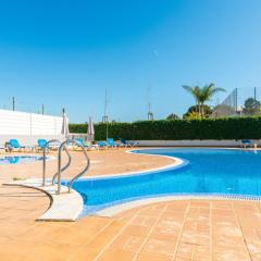 Beachside Bliss 5 mins beach & waterfront - pool - wi-fi - smart tv