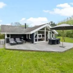 Cozy Cottage Just 200 M From The Beach