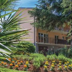 2 Bedroom Nice Apartment In Pula