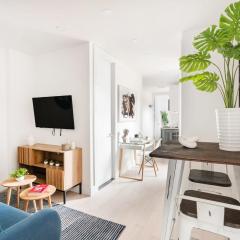 48-4FE 2BR Prime Midtown West