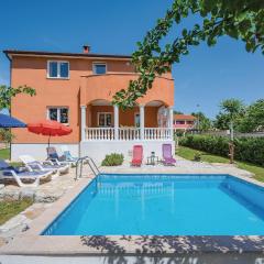 Three-Bedroom Holiday Home In Nedescina