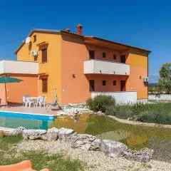 6 Bedroom Amazing Home In Bratulici
