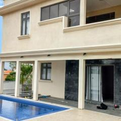 Apartment with Private Pool in Flic en Flac - 250 m²