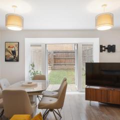 Luxurious 2 Bed near Dartford Station with study