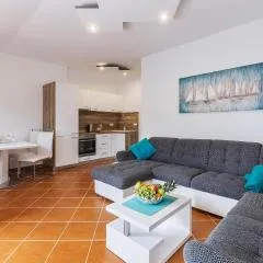 Amazing Apartment In Pavicini With Wifi