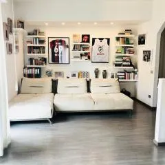 Cozy and Deluxe Apartment minutes from downtown