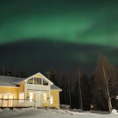 Arctic Lakeside Villa