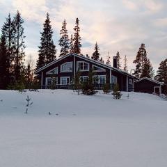 RUKA, RiversideVilla with Sauna, Fireplace, Terrace, Wifi, Aurora, Swimming