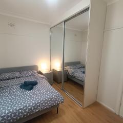 Comfortable Queen Room in Quiet House - E3