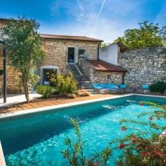 Beautiful Villa Nar with pool in Zminj