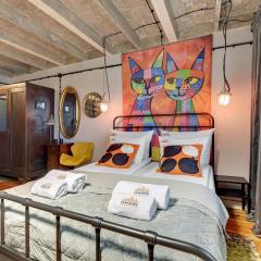Cats & Crafts Loft by Downtown Apartments