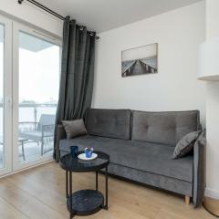 Przestronny Apartament w Jastrzębiej Górze z Parkingiem, Biurkiem i Balkonem by Noclegi Renters