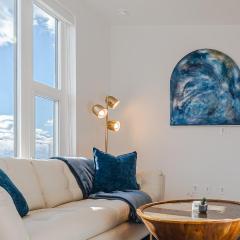 Top floor Deluxe 1BR Pool,Gym,Htub,Bowling and More