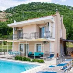Villa with Pool by aneo travel