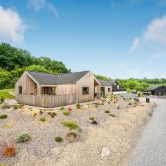 4 Bedroom Stunning Home In Sjølund