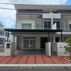 Suria Aman Homestay Semi-D 5 Rooms 5 Bathrooms