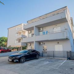 Apartment Sunshine 80 m from Beach