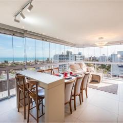 Cobertura com vista panorâmica da Praia da Vila