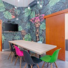 FACES of Jungle - Funky design in vibrant centre
