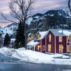 Luxury at Miles High, with 2 Free Ski Passes