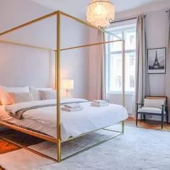 8 Minutes to Inner City I 5 Min walk to Metro I Wifi