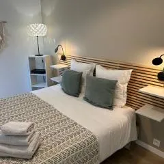 Maison cosy et jardin verdoyant