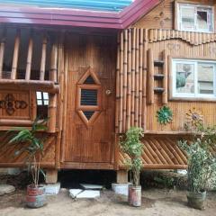 Aremen Transient, Nipa Hut with shared main houses bathroom
