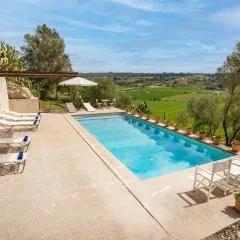 Awesome Home In Ariany