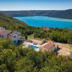 Villa Dina