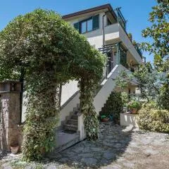 4 Bedroom Lovely Apartment In Nerola