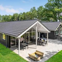 Beautiful Home In Væggerløse With Sauna