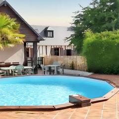 Villa charmante dans les vergers de Normandie avec piscine privée.