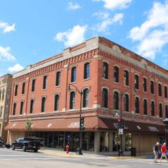 Vibrant 3BR in Heart of Downtown La Crosse