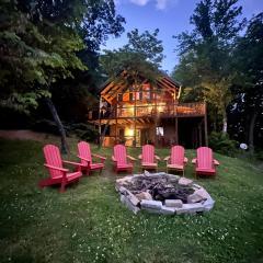 Thistle Britches, Secluded Mountain Cabin with Stunning Mountain Views, 1 Acre Next to Dollywood, Hot Tub, Pet Friendly