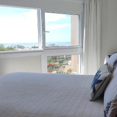 Apto Torres com vista para o Mar, 3 suítes, sacada com churrasqueira