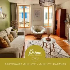 "Le Noeud vert" Appartement sur le thème de Nevers, 65 m2 en coeur de ville avec parking, accès inclus à salle de sport de 2000m2, Sauna & Hammam, by PRIMO C0NCIERGERIE