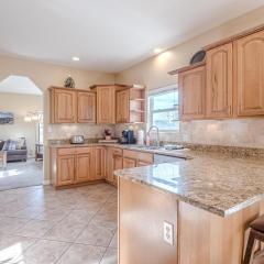 Juniper I Large Cozy Home, Jetted Tub, Covered Deck, Snuggle Couches Smart Tv