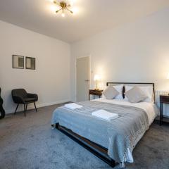 New listing - Stunning 3 Bedroom Levenshulme Home Sleeps 7