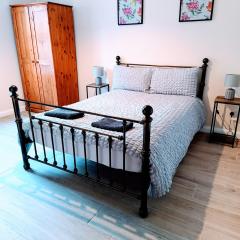 City centre B Apartment, parking, sleeps 6