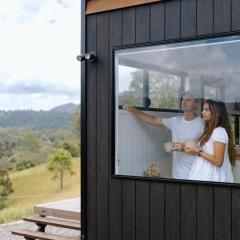 Brand New Tranquil Tiny Home On 60 Acres Near Kennilworth Feed Friendly Cows, Spectacular Views