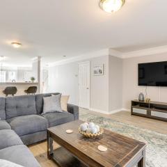 8 Mi to Downtown Atlanta Townhome!