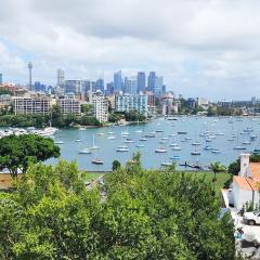 Elegantly Appointed Apartment with Harbour Views