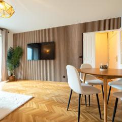 CIA - Flat with Balcony in East Paris, Buttes Chaumont