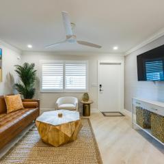 Naples Studio 1 Block to Beach and Restaurants!