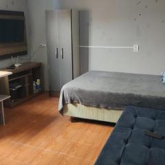 Kitnet geminada próximo da praia