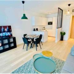 Beautiful one bedroom in Center w Terrace & Parking
