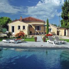 Holiday Home in L'Isle-sur-la-Sorgue with Pool