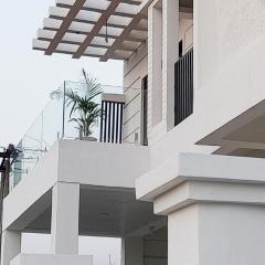 Saya's Abode - Railview Suites