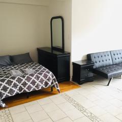Stylish Montreal Apartment Comfortable Stay in the Golden Square Mile