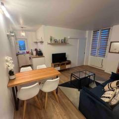 Appartement cosy, 10 min Château Versailles et 5 min Gare